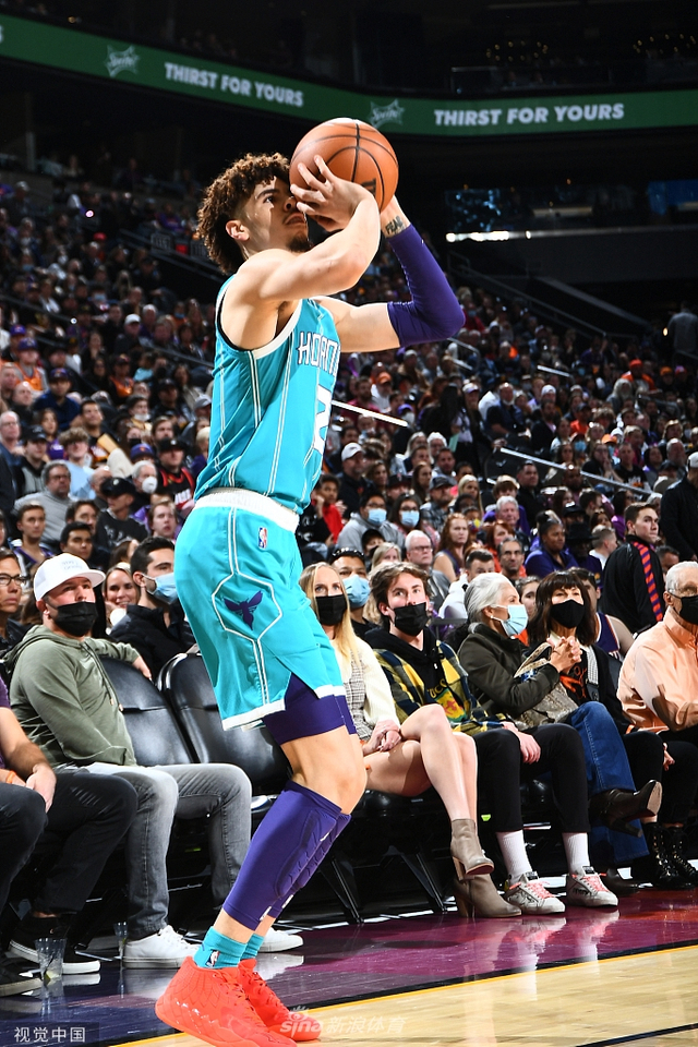 现出惊人的 现出惊人的