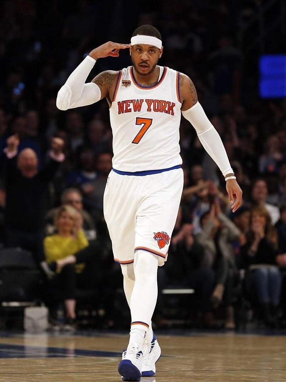 他和其他几 他和其他几